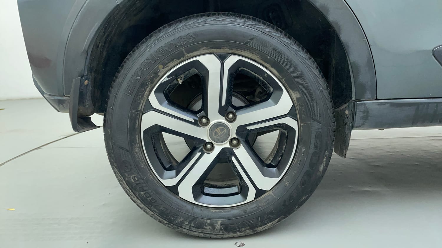 Used 2023 Tata Nexon XZ Plus (S) Petrol Manual tyres RIGHT REAR TYRE RIM VIEW