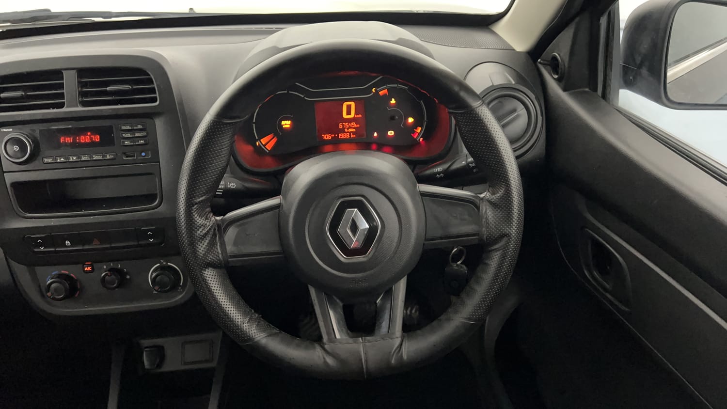 Used 2020 Renault Kwid RXL 1.0 MT Petrol Manual interior STEERING VIEW