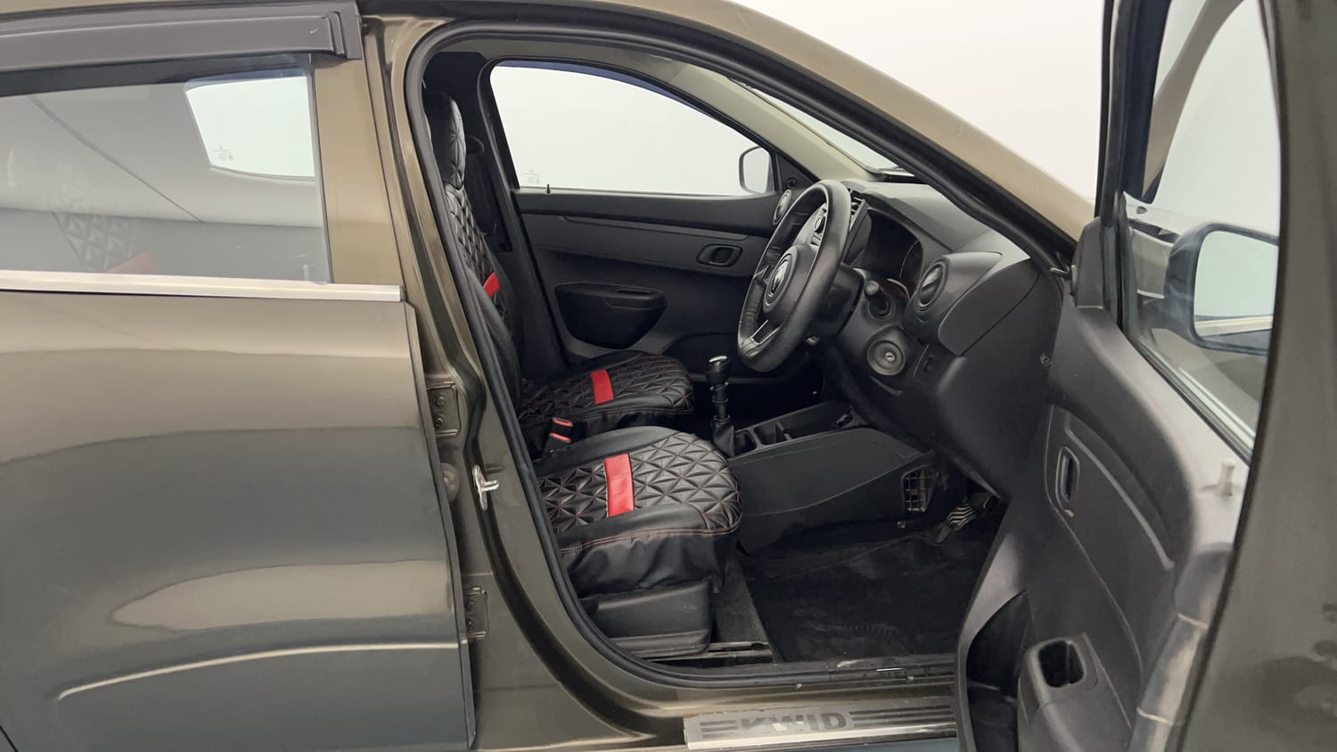 Used 2020 Renault Kwid RXL 1.0 MT Petrol Manual interior RIGHT SIDE FRONT DOOR CABIN VIEW