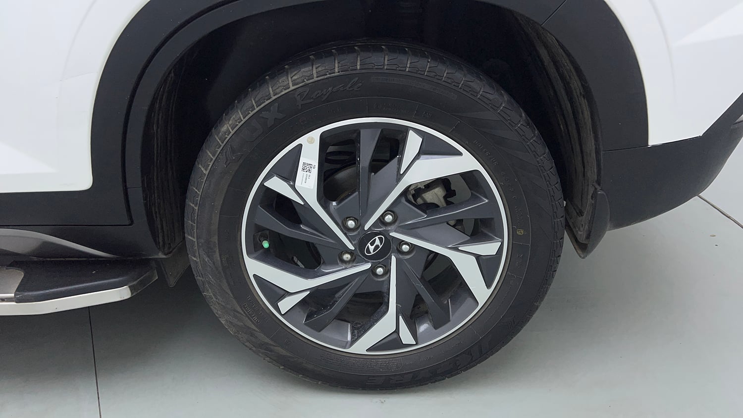 Used 2024 Hyundai Creta SX (O) 1.5 Petrol IVT Petrol Automatic tyres LEFT REAR TYRE RIM VIEW