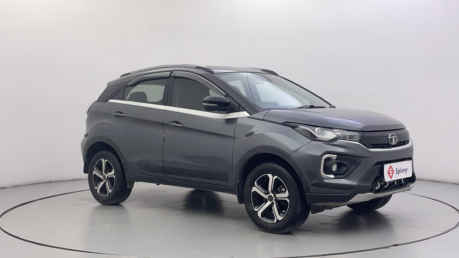 Used 2023 Tata Nexon XZ Plus (S) Petrol Manual exterior RIGHT FRONT CORNER VIEW