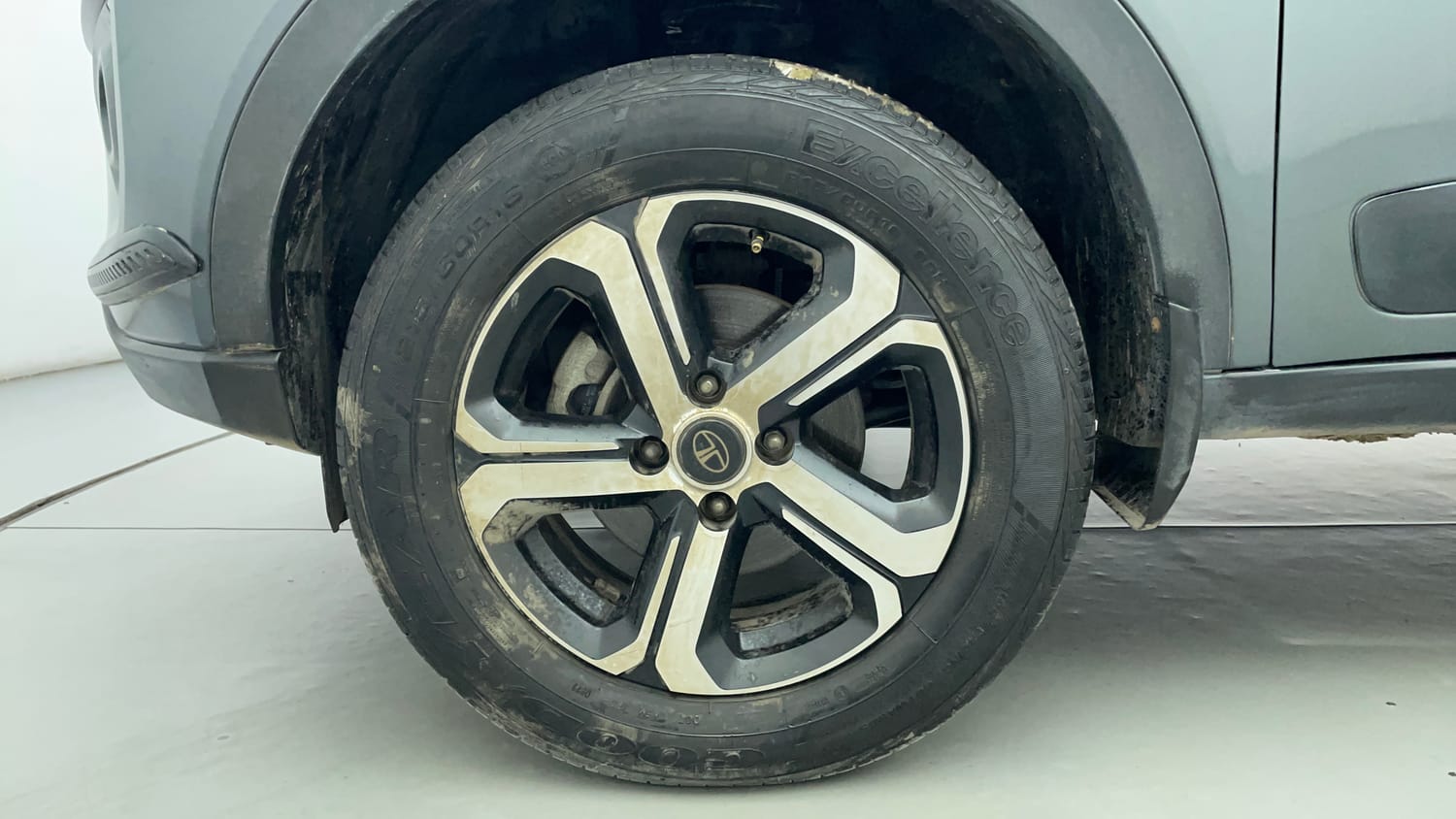 Used 2023 Tata Nexon XZ Plus (S) Petrol Manual tyres LEFT FRONT TYRE RIM VIEW