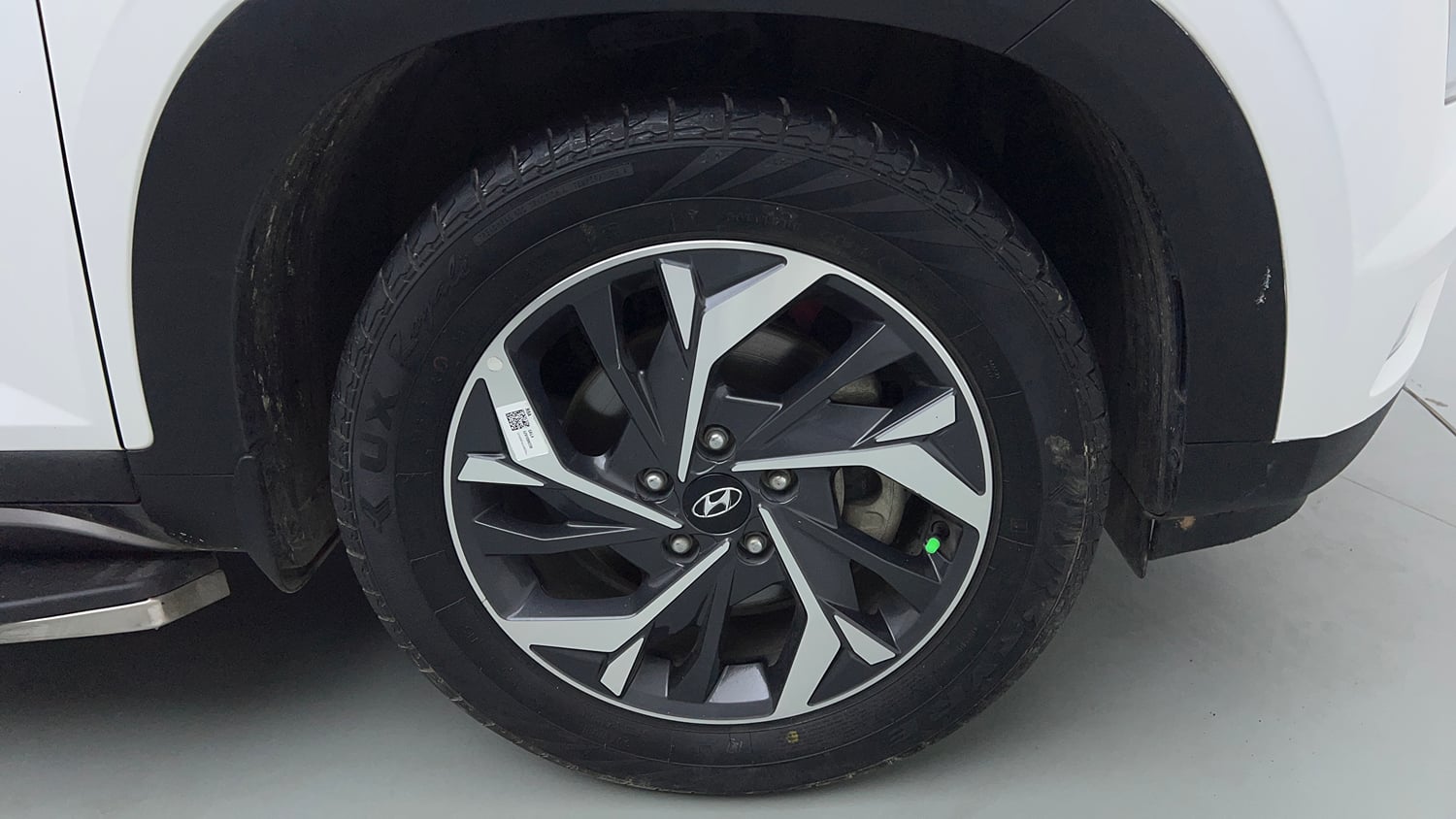 Used 2024 Hyundai Creta SX (O) 1.5 Petrol IVT Petrol Automatic tyres RIGHT FRONT TYRE RIM VIEW