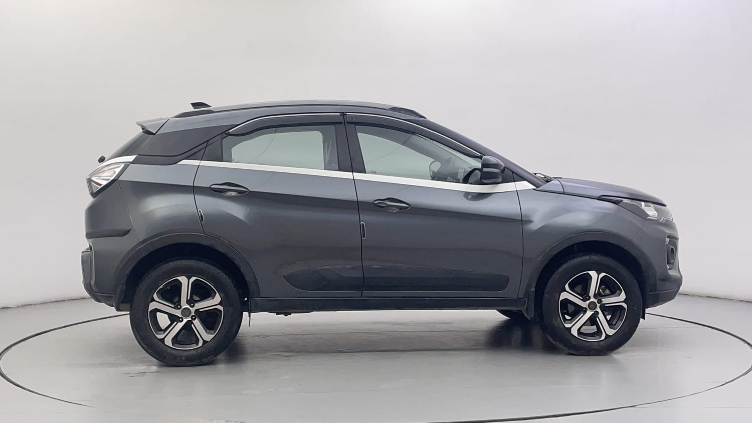 Used 2023 Tata Nexon XZ Plus (S) Petrol Manual exterior RIGHT SIDE VIEW