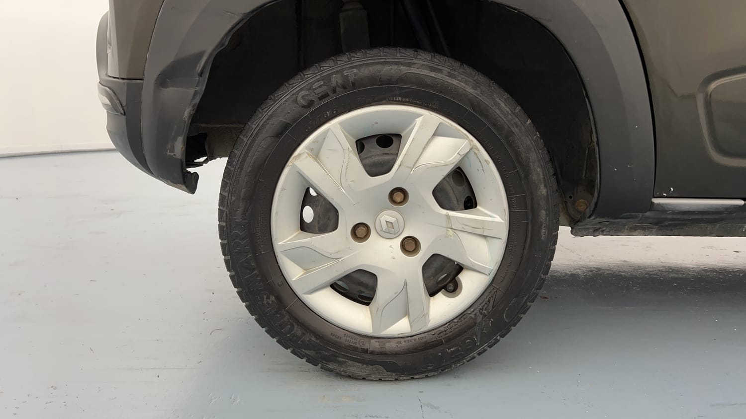 Used 2020 Renault Kwid RXL 1.0 MT Petrol Manual tyres RIGHT REAR TYRE RIM VIEW