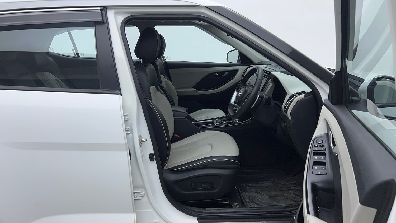 Used 2024 Hyundai Creta SX (O) 1.5 Petrol IVT Petrol Automatic interior RIGHT SIDE FRONT DOOR CABIN VIEW