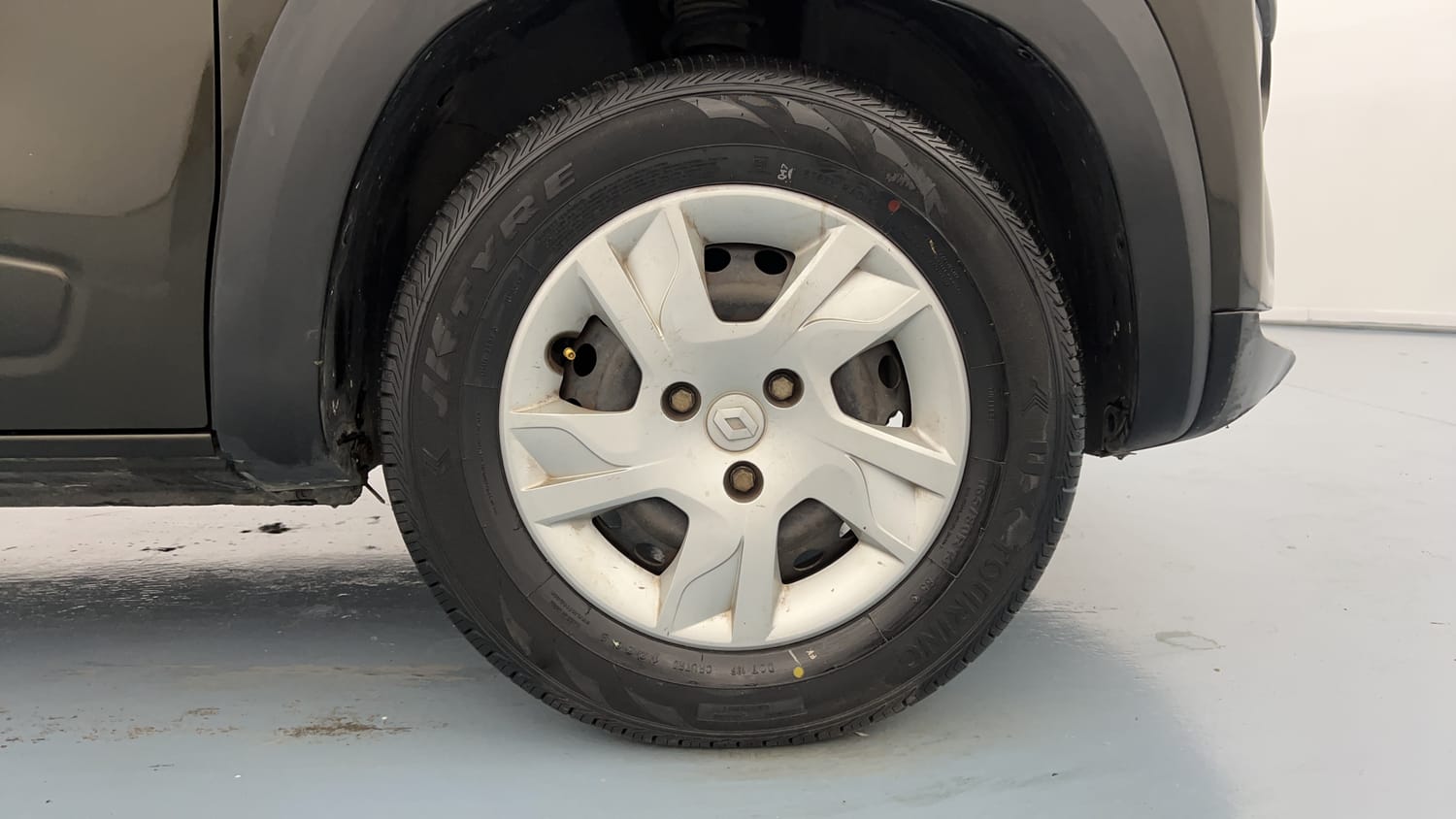 Used 2020 Renault Kwid RXL 1.0 MT Petrol Manual tyres RIGHT FRONT TYRE RIM VIEW