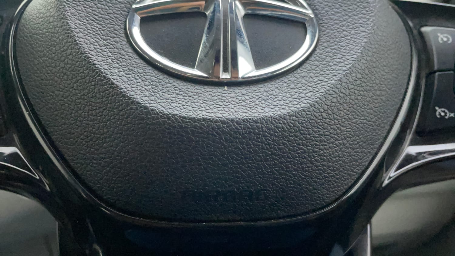 Used 2023 Tata Nexon XZ Plus (S) Petrol Manual top_features Airbags