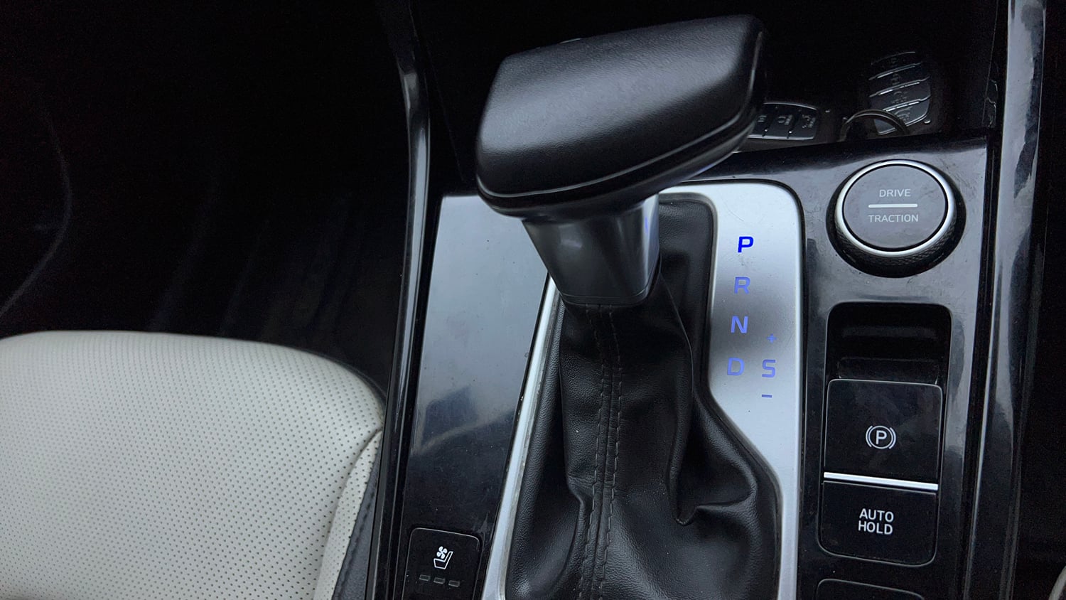 Used 2024 Hyundai Creta SX (O) 1.5 Petrol IVT Petrol Automatic interior GEAR  KNOB VIEW