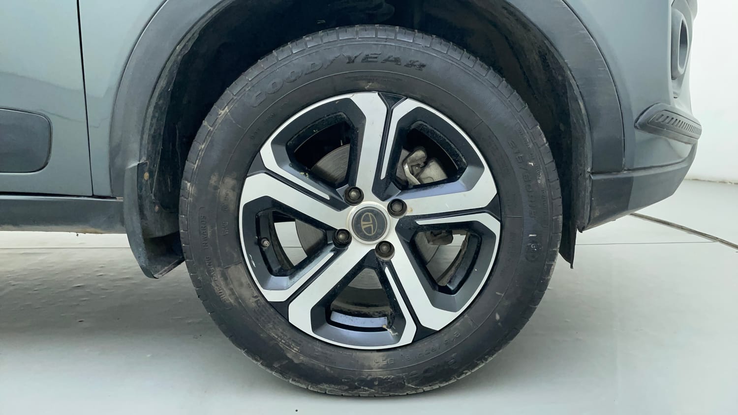 Used 2023 Tata Nexon XZ Plus (S) Petrol Manual tyres RIGHT FRONT TYRE RIM VIEW