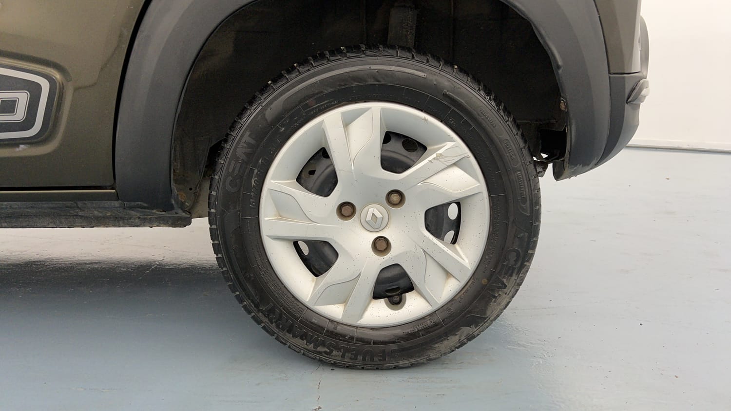 Used 2020 Renault Kwid RXL 1.0 MT Petrol Manual tyres LEFT REAR TYRE RIM VIEW
