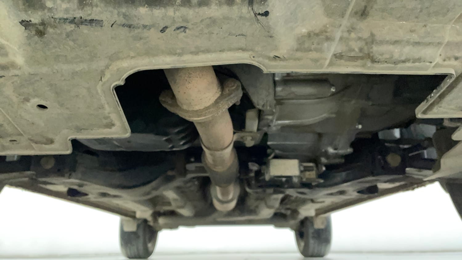 Used 2023 Tata Nexon XZ Plus (S) Petrol Manual extra FRONT LEFT UNDERBODY VIEW
