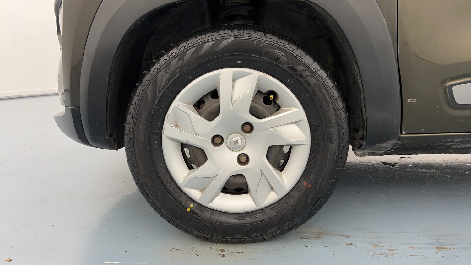 Used 2020 Renault Kwid RXL 1.0 MT Petrol Manual tyres LEFT FRONT TYRE RIM VIEW