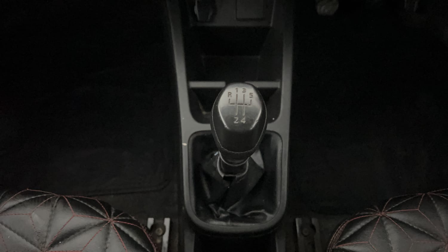 Used 2020 Renault Kwid RXL 1.0 MT Petrol Manual interior GEAR  KNOB VIEW