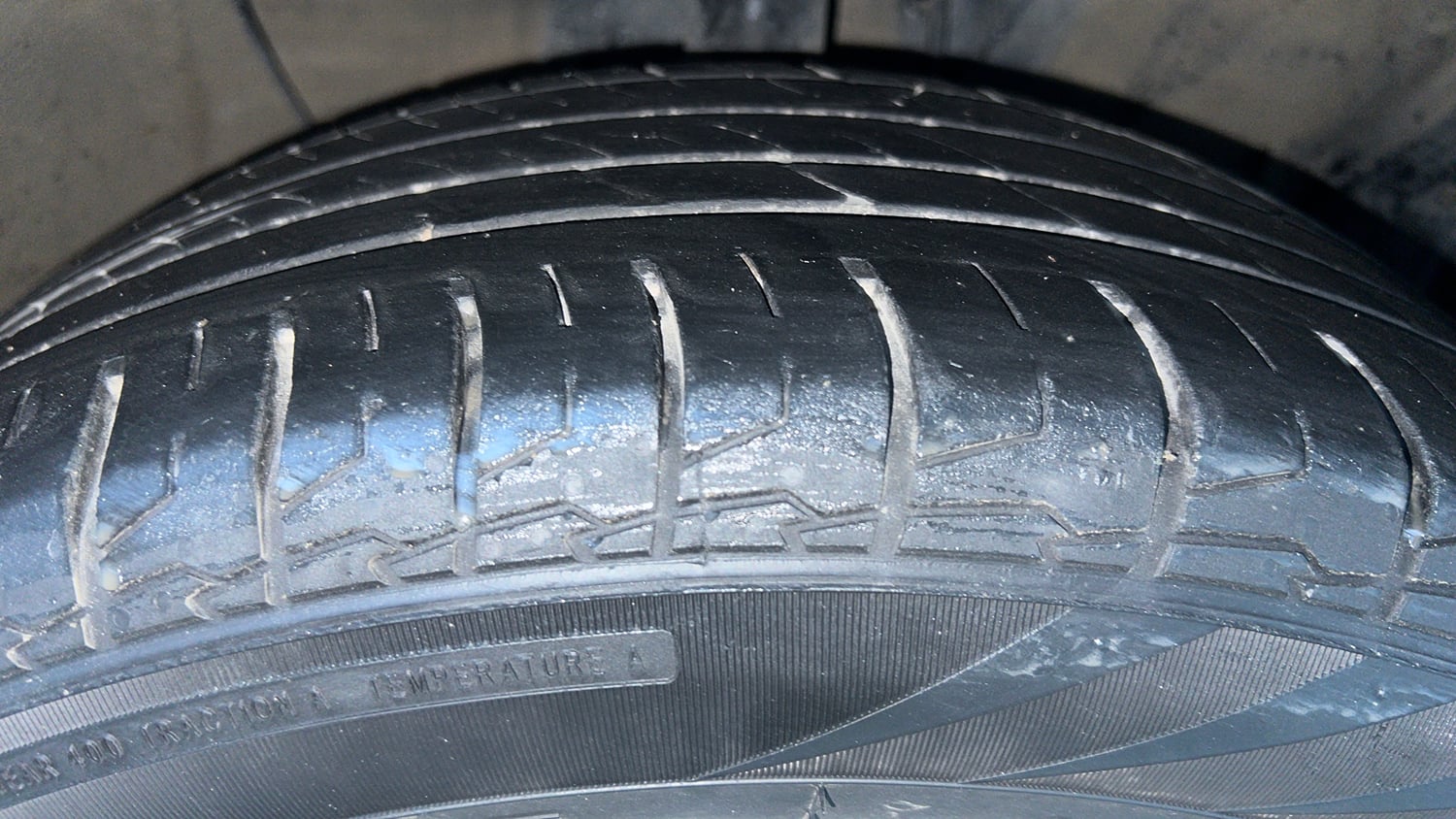 Used 2024 Hyundai Creta SX (O) 1.5 Petrol IVT Petrol Automatic tyres RIGHT FRONT TYRE TREAD VIEW