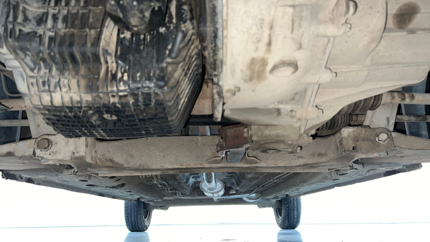 Used 2020 Renault Kwid RXL 1.0 MT Petrol Manual extra FRONT LEFT UNDERBODY VIEW