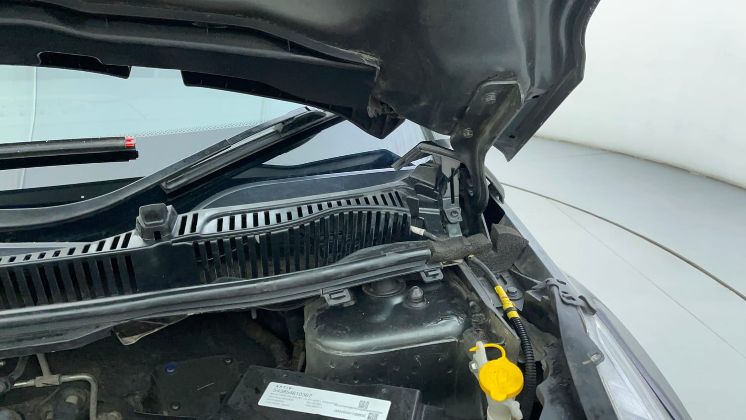 Used 2023 Tata Nexon XZ Plus (S) Petrol Manual engine ENGINE LEFT SIDE HINGE & APRON VIEW