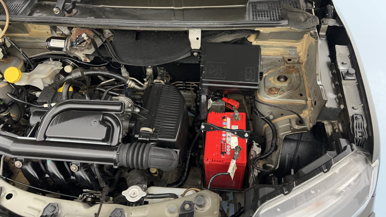 Used 2020 Renault Kwid RXL 1.0 MT Petrol Manual engine ENGINE LEFT SIDE VIEW