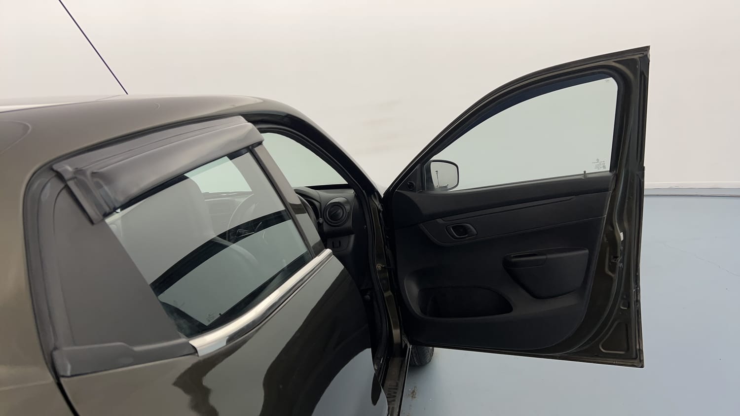 Used 2020 Renault Kwid RXL 1.0 MT Petrol Manual interior RIGHT FRONT DOOR OPEN VIEW