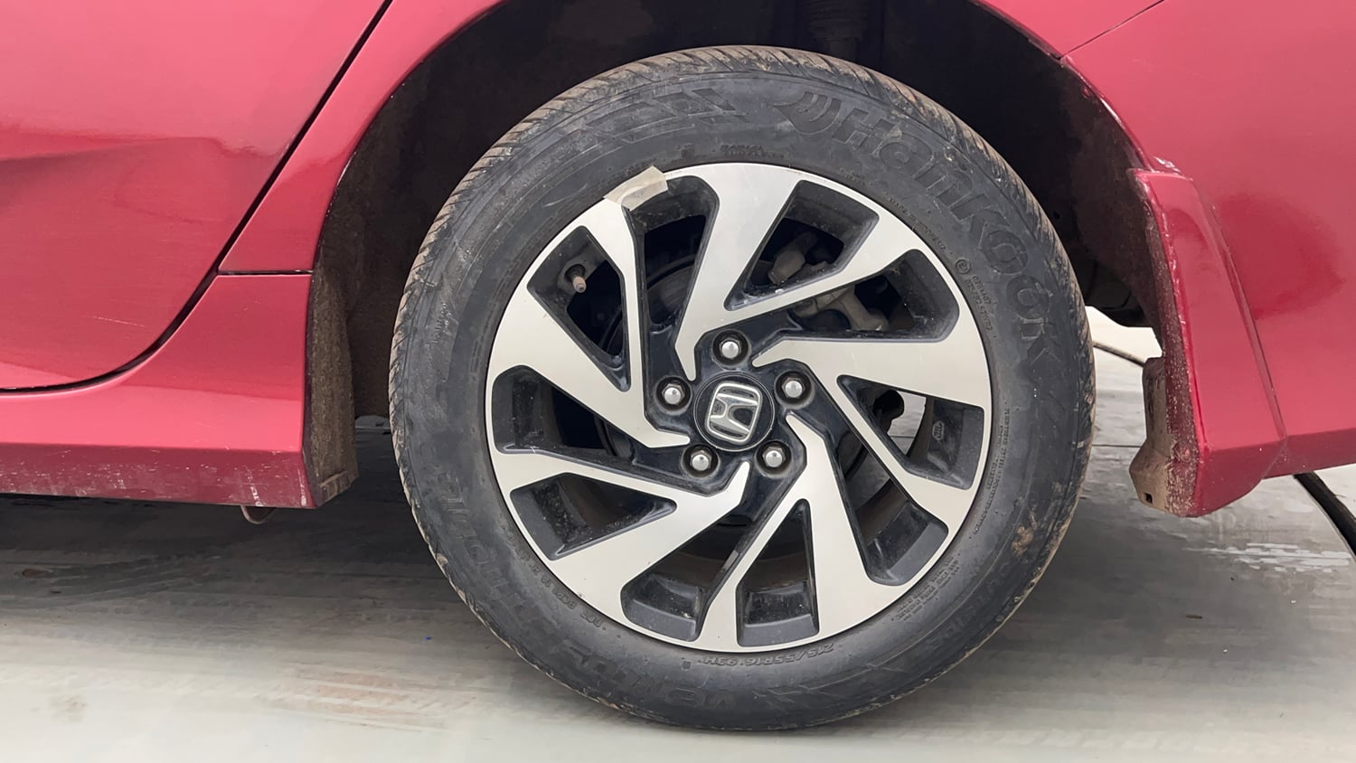 Used 2019 Honda Civic VX CVT Petrol Petrol Automatic tyres LEFT REAR TYRE RIM VIEW