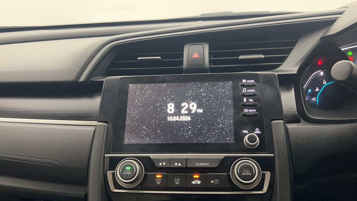 Used 2019 Honda Civic VX CVT Petrol Petrol Automatic interior MUSIC SYSTEM & AC CONTROL VIEW