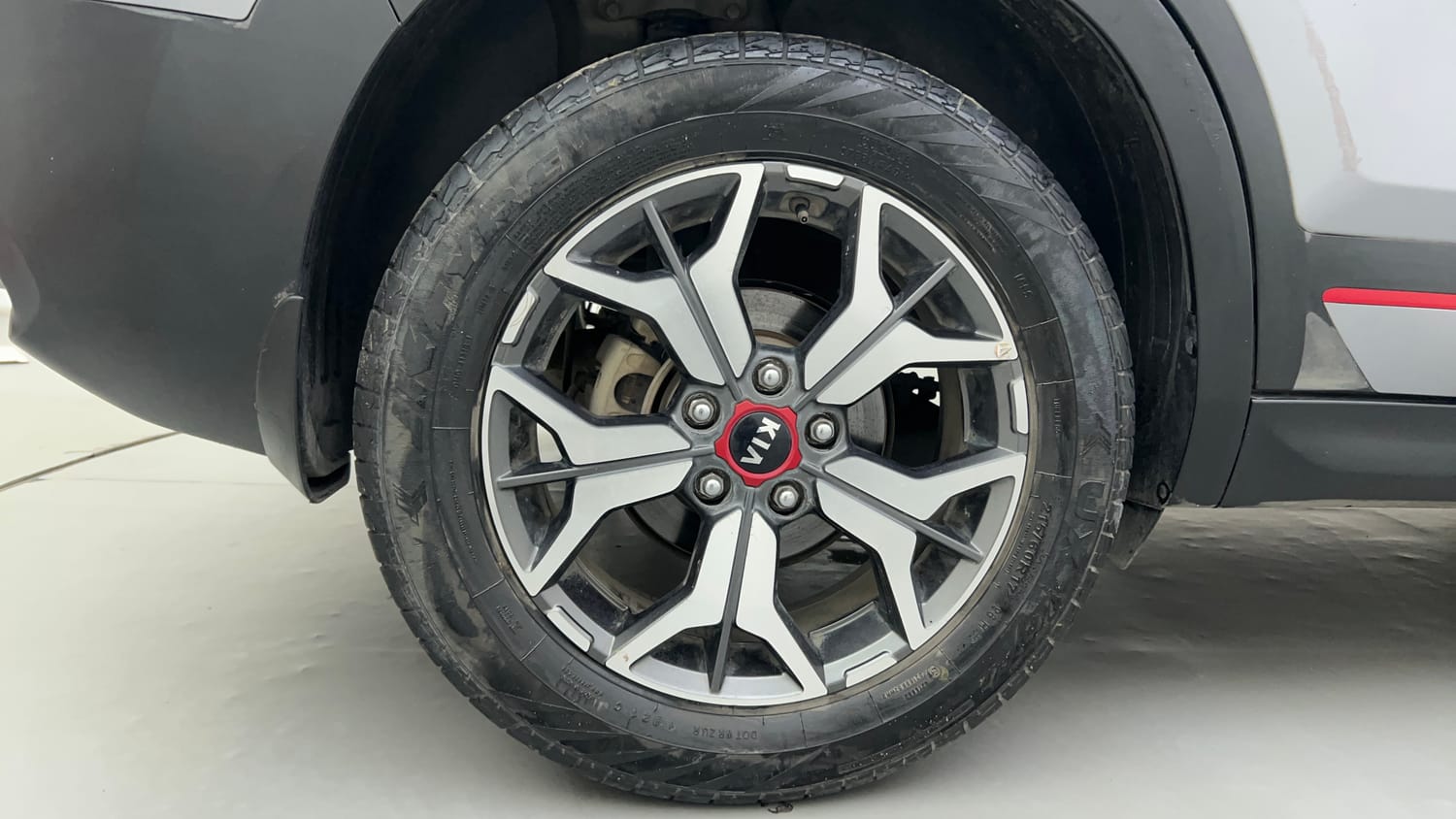 Used 2021 Kia Seltos GTX Plus 1.4 DCT Petrol Automatic tyres RIGHT REAR TYRE RIM VIEW