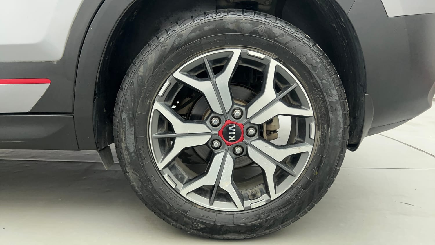 Used 2021 Kia Seltos GTX Plus 1.4 DCT Petrol Automatic tyres LEFT REAR TYRE RIM VIEW