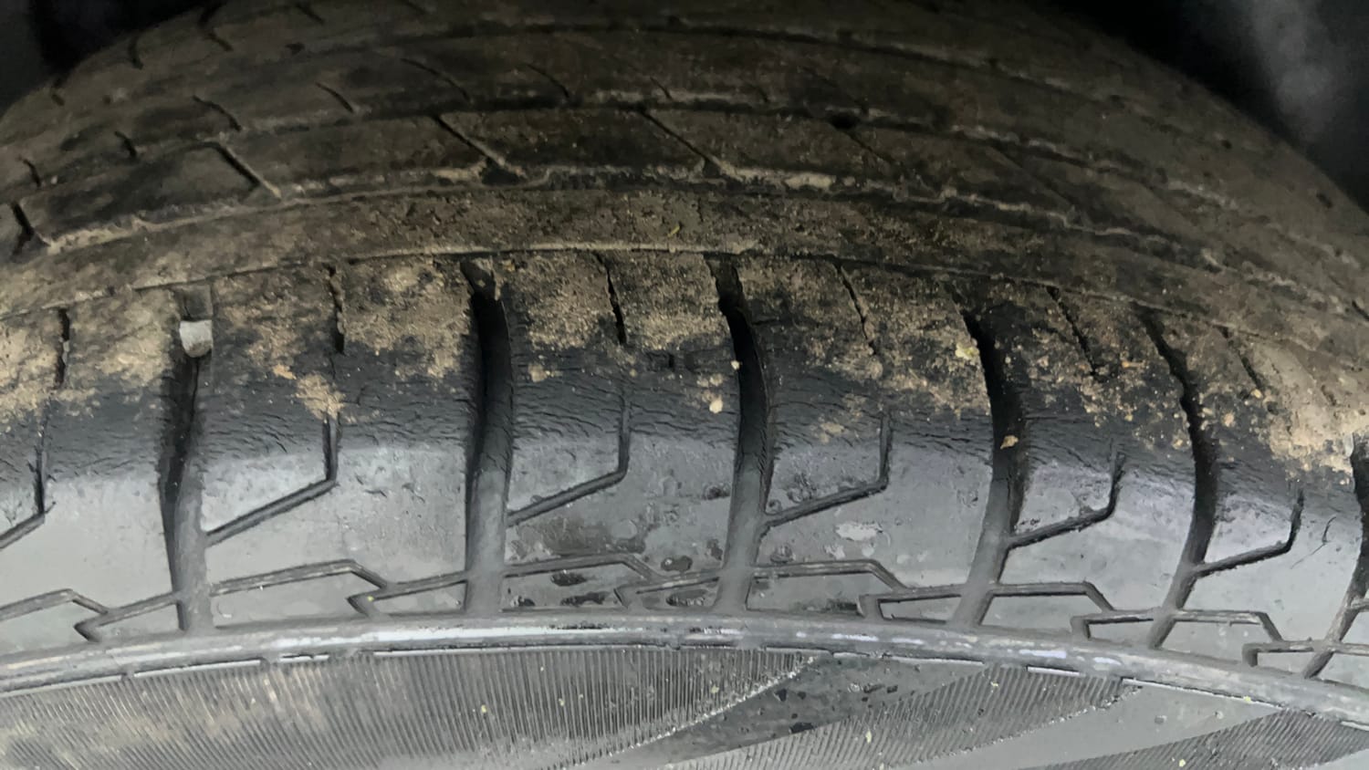 Used 2021 Kia Seltos GTX Plus 1.4 DCT Petrol Automatic tyres RIGHT REAR TYRE TREAD VIEW