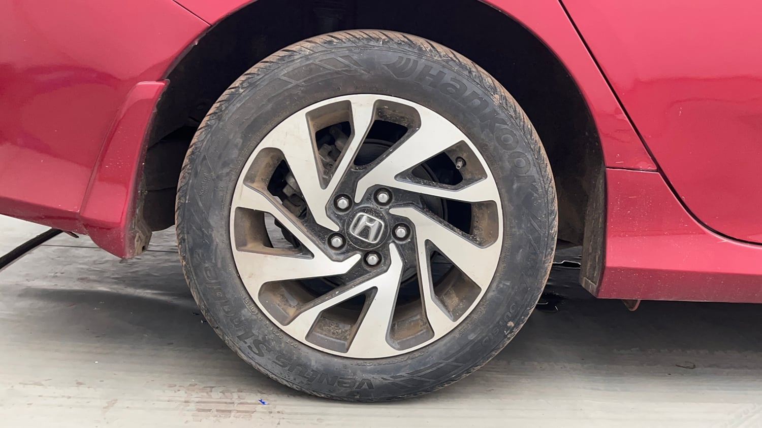 Used 2019 Honda Civic VX CVT Petrol Petrol Automatic tyres RIGHT REAR TYRE RIM VIEW