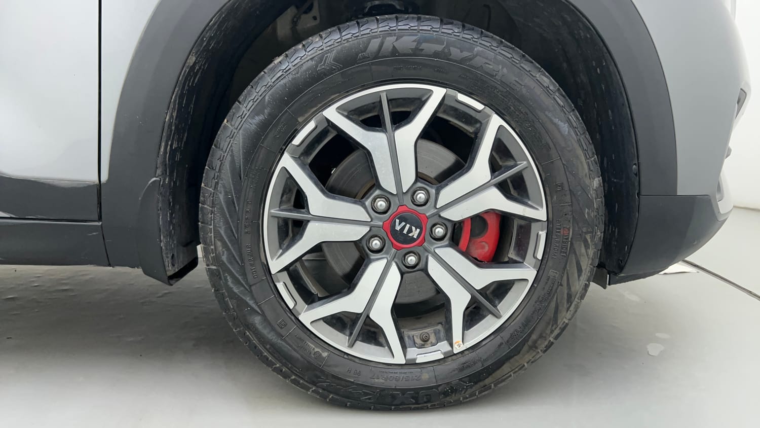 Used 2021 Kia Seltos GTX Plus 1.4 DCT Petrol Automatic tyres RIGHT FRONT TYRE RIM VIEW