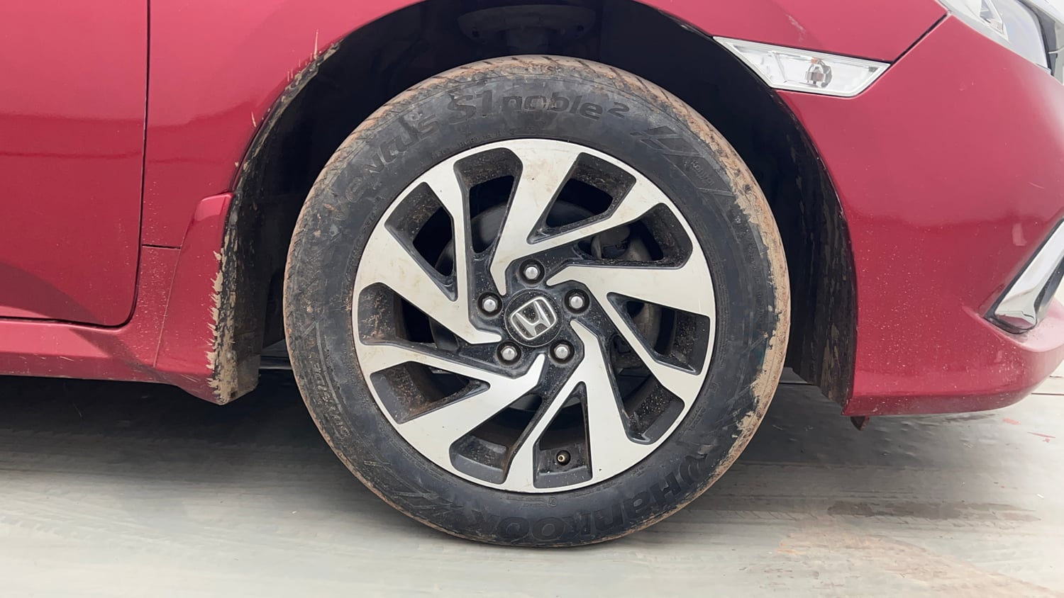 Used 2019 Honda Civic VX CVT Petrol Petrol Automatic tyres RIGHT FRONT TYRE RIM VIEW