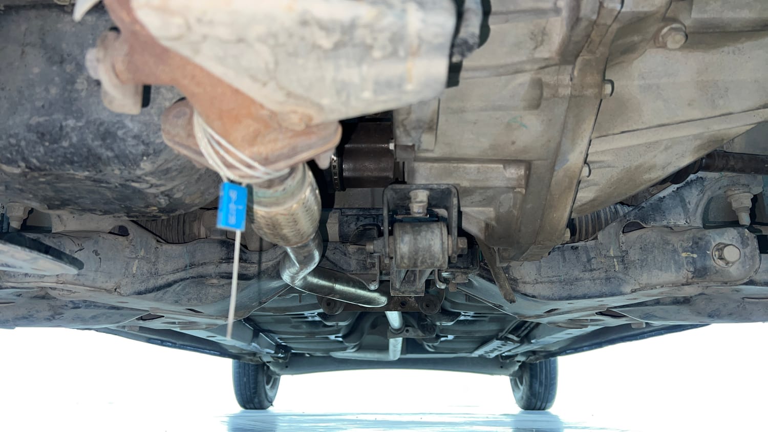 Used 2014 Hyundai i10 Magna 1.1 iRDE2 Petrol Manual extra FRONT LEFT UNDERBODY VIEW