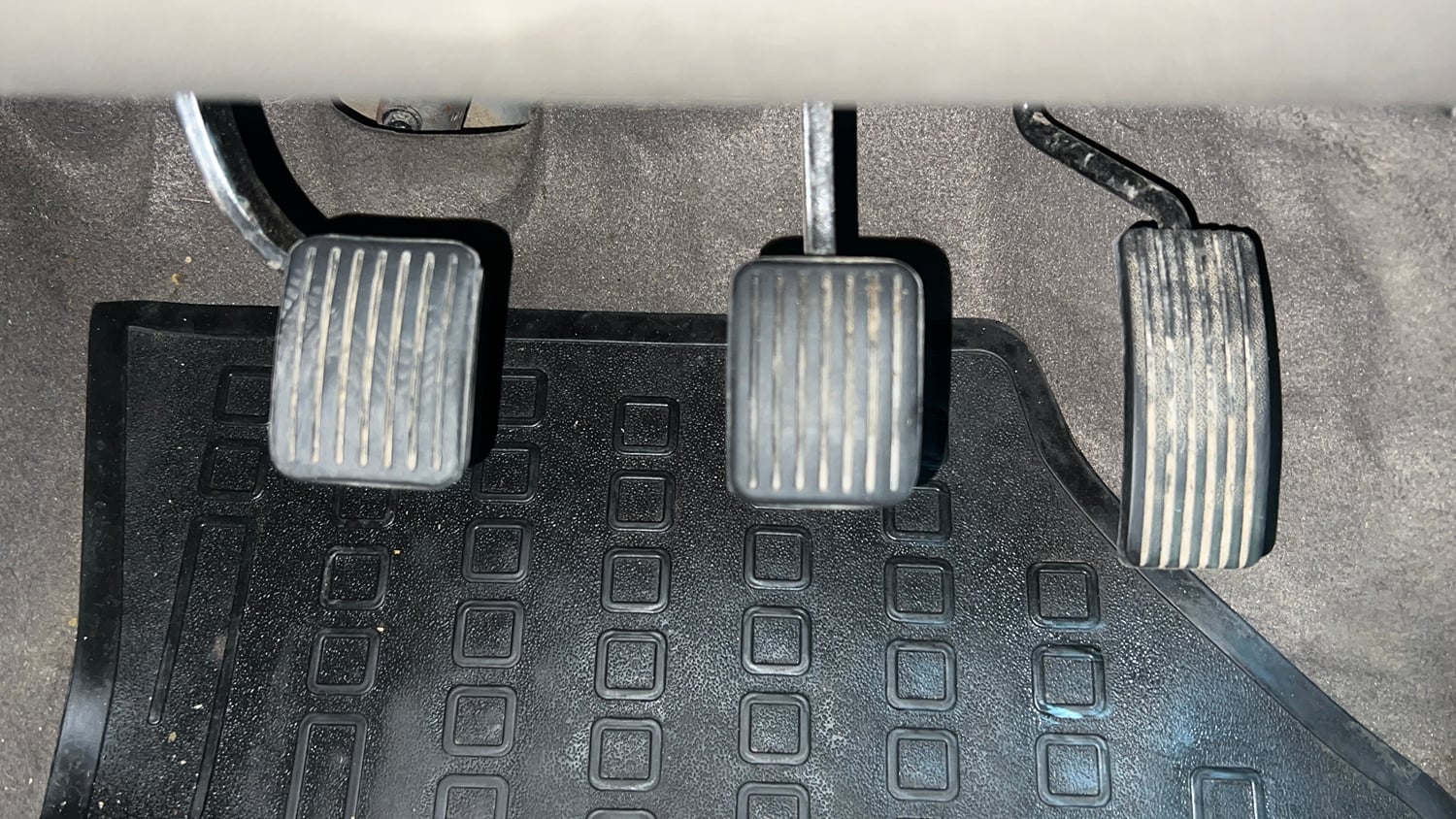 Used 2014 Hyundai i10 Magna 1.1 iRDE2 Petrol Manual interior PEDALS VIEW