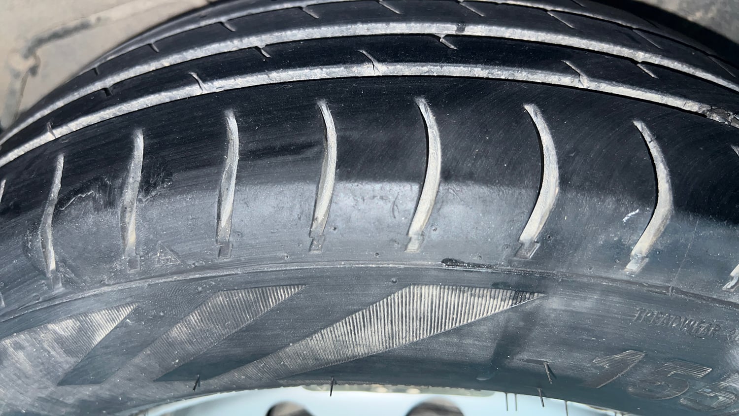 Used 2014 Hyundai i10 Magna 1.1 iRDE2 Petrol Manual tyres LEFT REAR TYRE TREAD VIEW