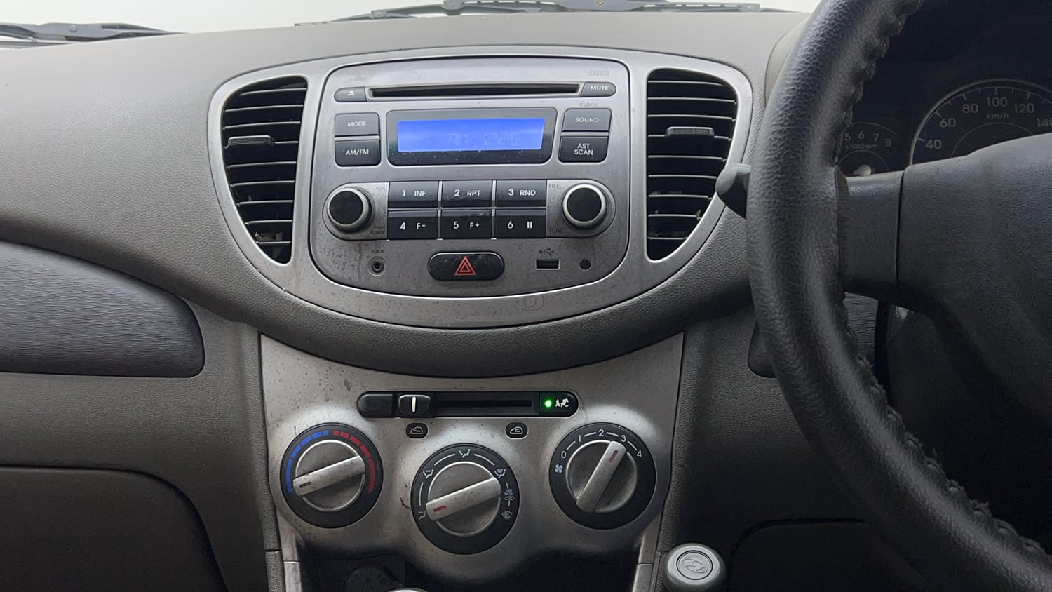 Used 2014 Hyundai i10 Magna 1.1 iRDE2 Petrol Manual interior MUSIC SYSTEM & AC CONTROL VIEW