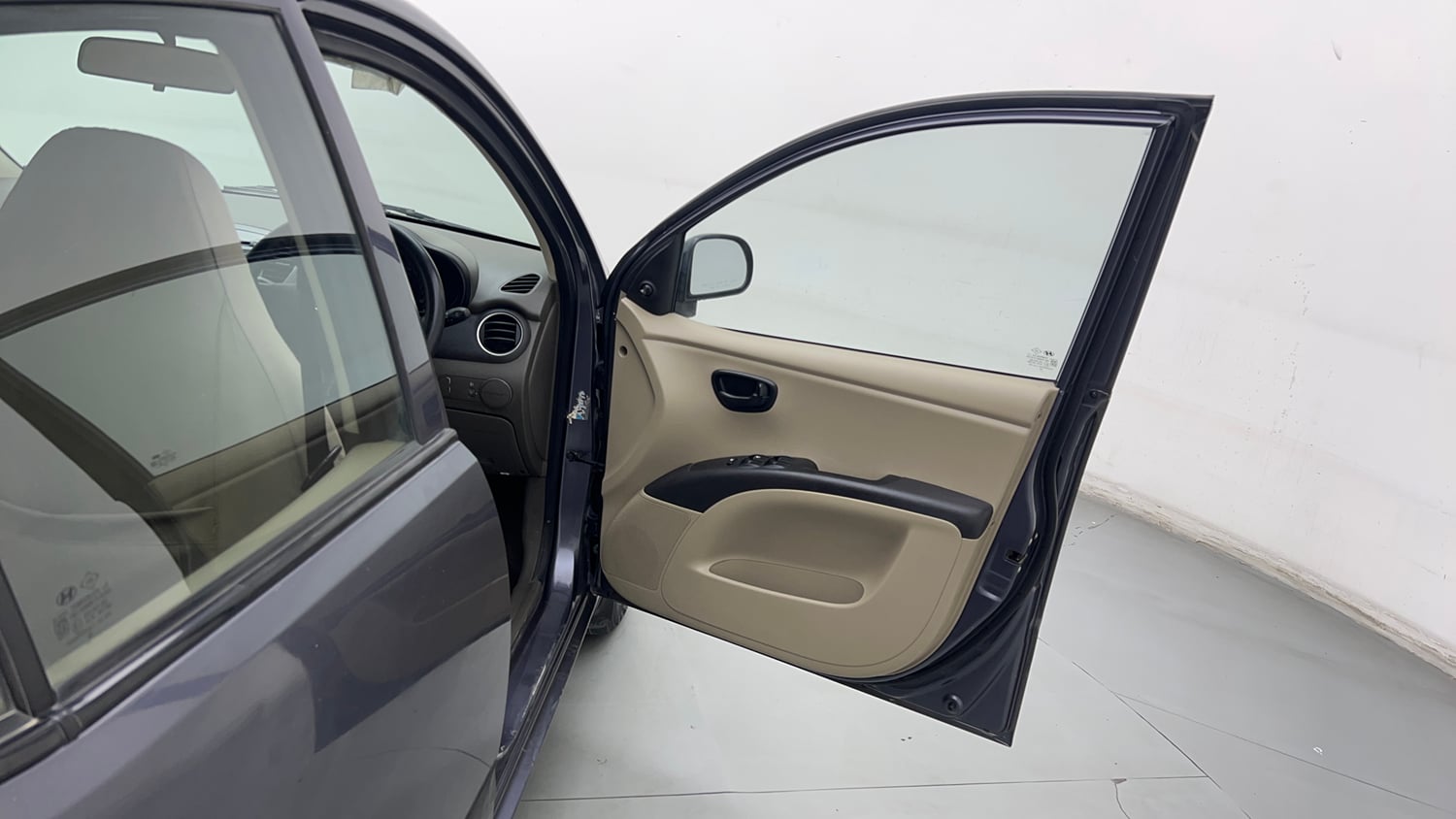 Used 2014 Hyundai i10 Magna 1.1 iRDE2 Petrol Manual interior RIGHT FRONT DOOR OPEN VIEW