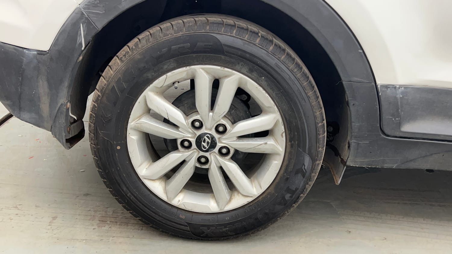 Used 2017 Hyundai Creta 1.6 SX Plus Petrol Petrol Manual tyres RIGHT REAR TYRE RIM VIEW