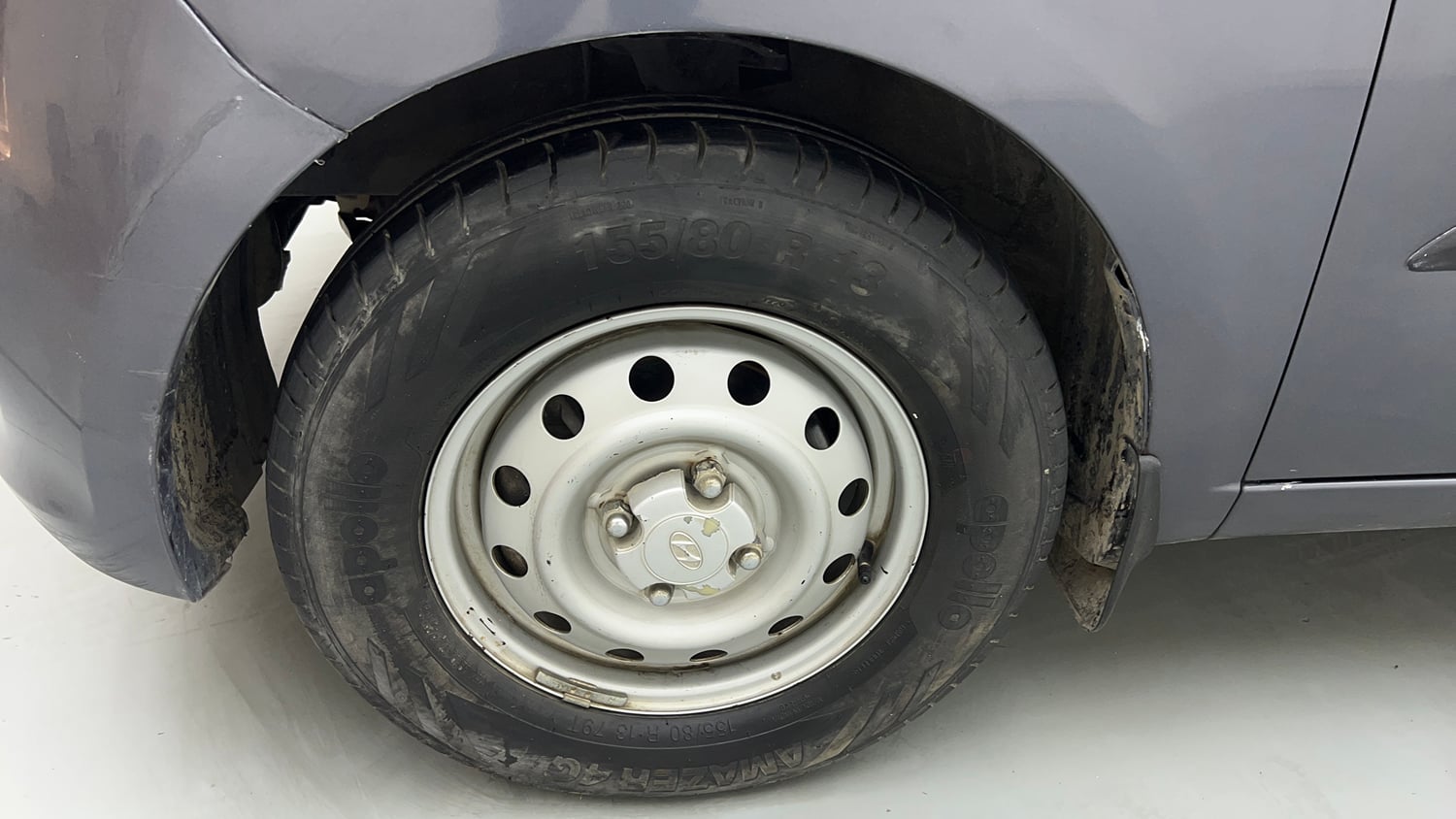 Used 2014 Hyundai i10 Magna 1.1 iRDE2 Petrol Manual tyres LEFT FRONT TYRE RIM VIEW