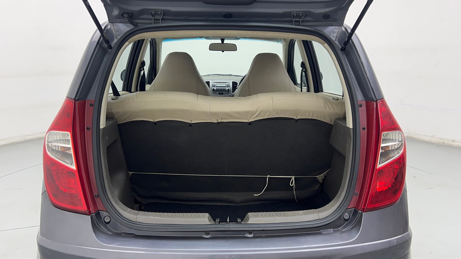 Used 2014 Hyundai i10 Magna 1.1 iRDE2 Petrol Manual interior DICKY INSIDE VIEW