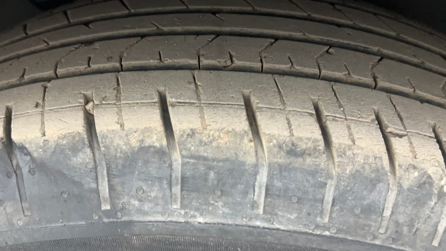 Used 2017 Hyundai Creta 1.6 SX Plus Petrol Petrol Manual tyres LEFT FRONT TYRE TREAD VIEW