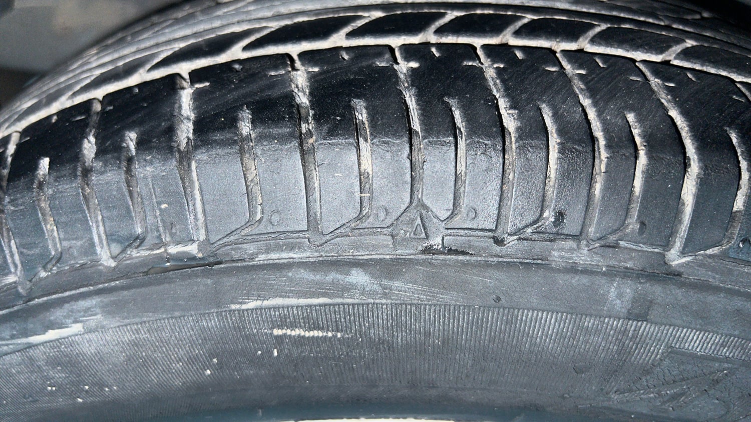 Used 2014 Hyundai i10 Magna 1.1 iRDE2 Petrol Manual tyres RIGHT REAR TYRE TREAD VIEW