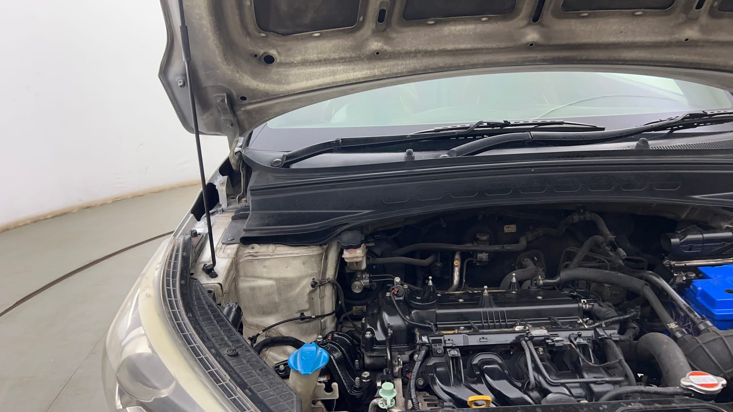 Used 2017 Hyundai Creta 1.6 SX Plus Petrol Petrol Manual engine ENGINE RIGHT SIDE HINGE & APRON VIEW