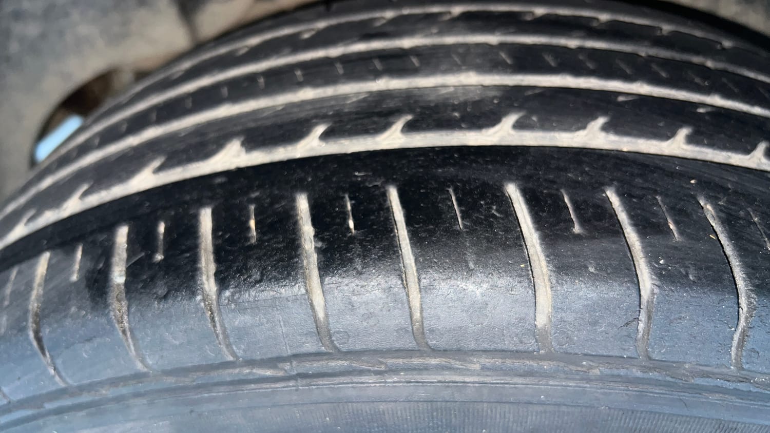 Used 2020 Kia Seltos GTX Plus DCT 1.4 Petrol Automatic tyres RIGHT REAR TYRE TREAD VIEW