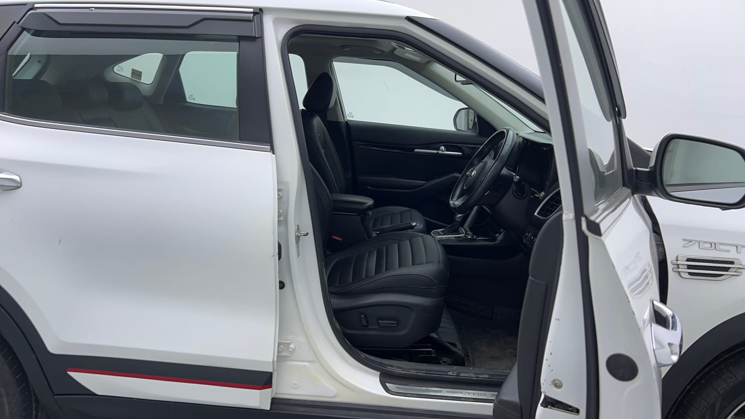 Used 2020 Kia Seltos GTX Plus DCT 1.4 Petrol Automatic interior RIGHT SIDE FRONT DOOR CABIN VIEW
