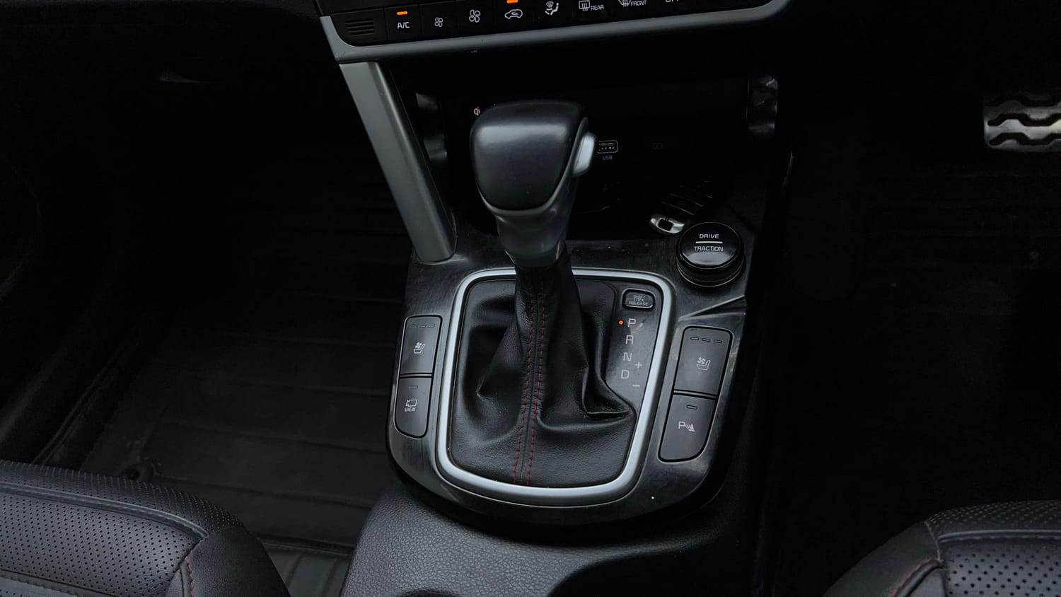 Used 2020 Kia Seltos GTX Plus DCT 1.4 Petrol Automatic interior GEAR  KNOB VIEW