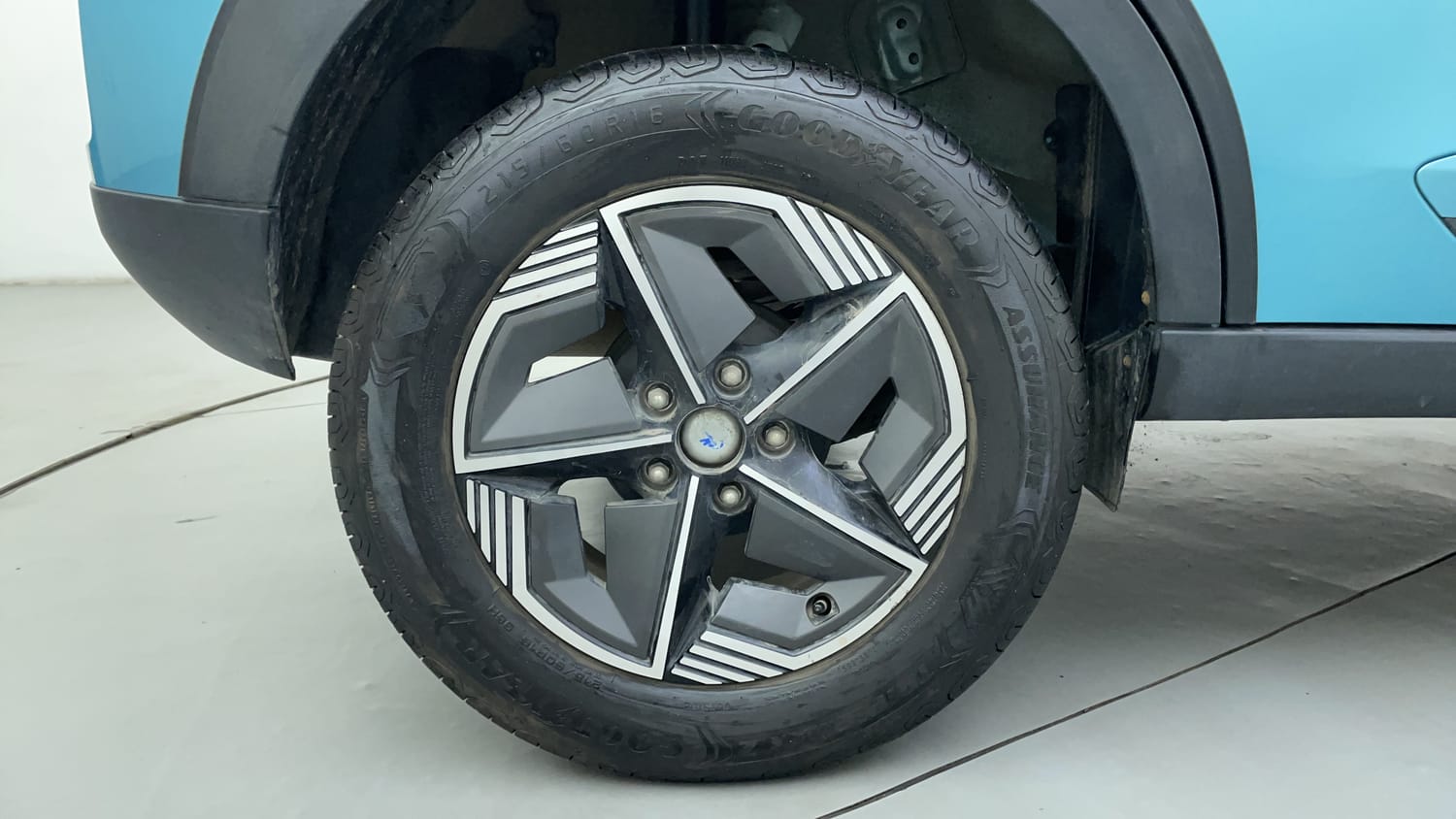 Used 2024 Tata Nexon Creative Plus 1.2 Revotron Petrol 7DCA Petrol Automatic tyres RIGHT REAR TYRE RIM VIEW
