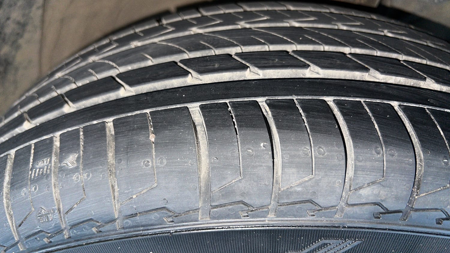 Used 2020 Kia Seltos GTX Plus DCT 1.4 Petrol Automatic tyres RIGHT FRONT TYRE TREAD VIEW