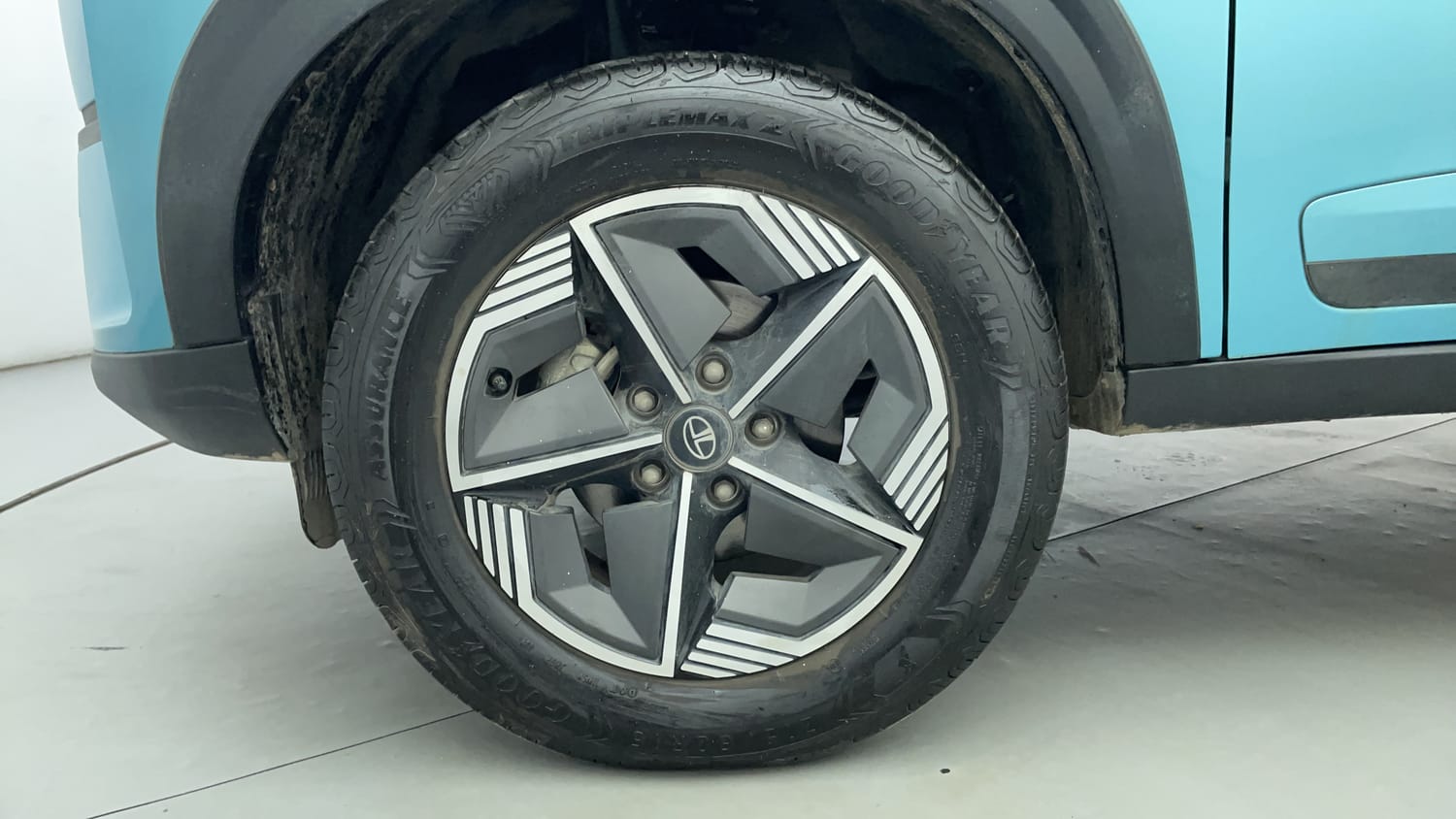 Used 2024 Tata Nexon Creative Plus 1.2 Revotron Petrol 7DCA Petrol Automatic tyres LEFT FRONT TYRE RIM VIEW