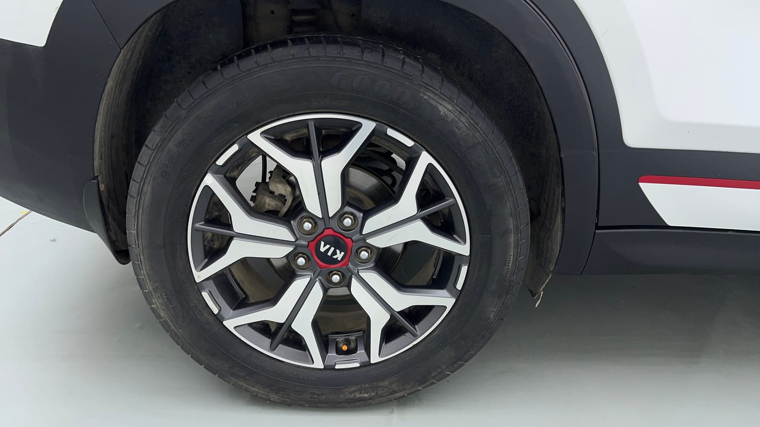 Used 2020 Kia Seltos GTX Plus DCT 1.4 Petrol Automatic tyres RIGHT REAR TYRE RIM VIEW