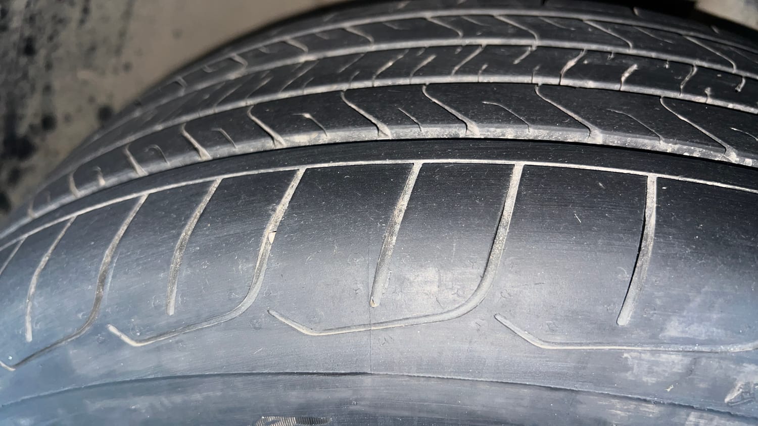 Used 2020 Kia Seltos GTX Plus DCT 1.4 Petrol Automatic tyres LEFT FRONT TYRE TREAD VIEW